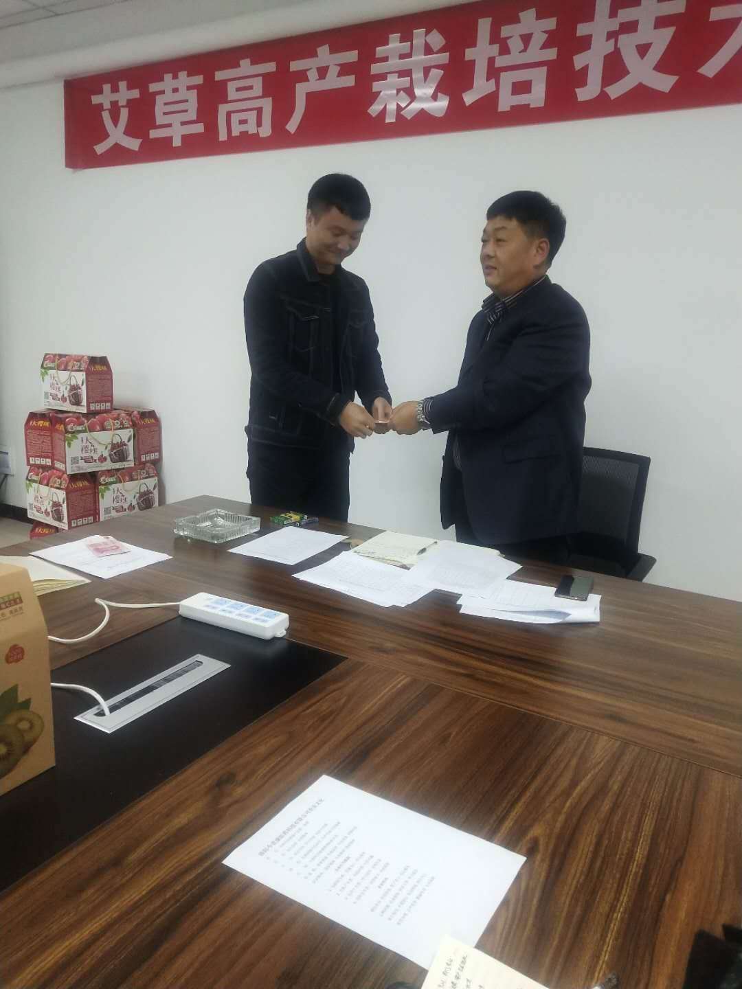 今世康9月份銷售亞軍崔國梁頒獎現(xiàn)場 今世康9月份銷售亞軍崔國梁頒獎現(xiàn)場