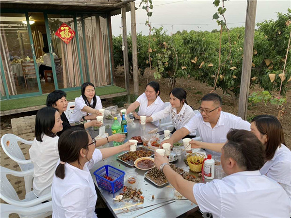 1622513043193775.jpg 今世康公司櫻桃采摘自助燒烤團(tuán)建活動12.jpg